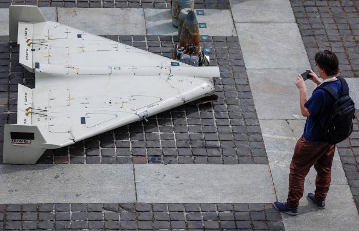 زيلينسكي:
      روسيا
      تزود
      إيران
      بطائرات
      «شاهد»
      المسيرة