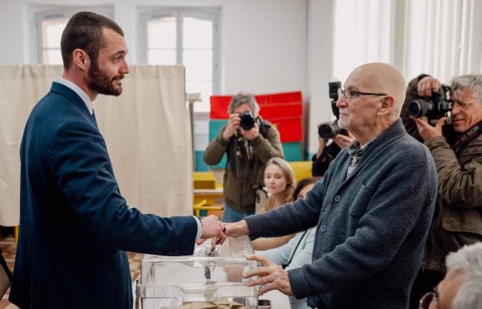 انتخابات
      بلدية
      في
      فرنسا
      تشكل
      اختباراً
      لليمين
      المتطرف