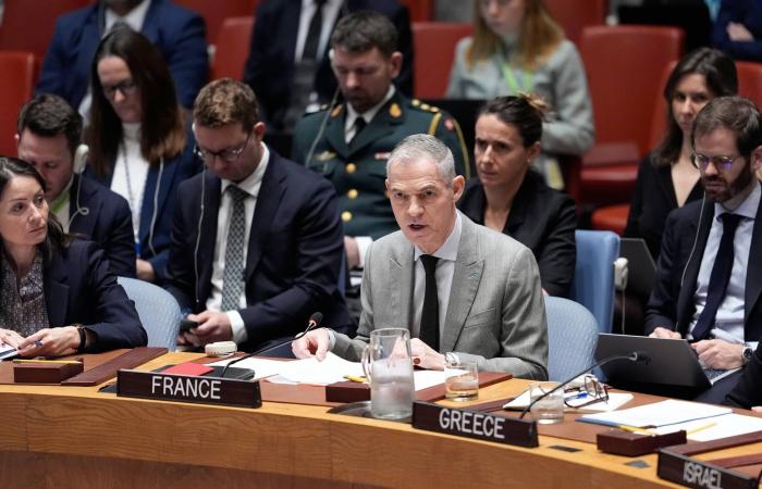 فرنسا
      تقترح
      جهوداً
      لخفض
      التصعيد
      ونزع
      سلاح
      «حزب
      الله»
      وإنهاء
      «عزلة»
      إيران