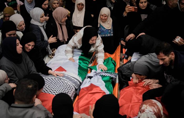 «يونيفيل»:
      إطلاق
      نار
      على
      قواتنا
      في
      جنوب
      لبنان
      من
      مجموعات
      مسلحة