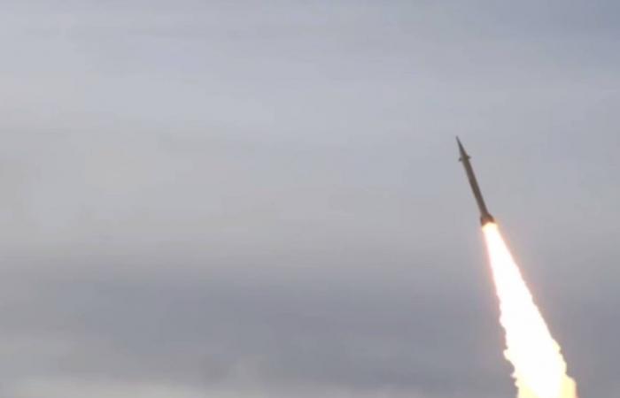 الضربات
      تتسارع
      داخل
      إيران…
      و«هرمز»
      في
      قلب
      الرهانات