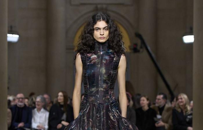 «إيترو»
      تنهي
      تعاونها
      مع
      مديرها
      الإبداعي
      ماركو
      دي
      فينتشنزو