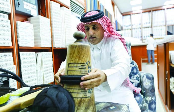 إقبال متزايد على تفصيل العقال استعداداً لعيد الفطر