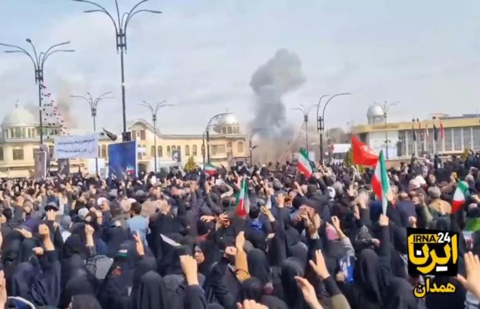 حشود إيرانية تهتف "الله أكبر" و"الموت لأمريكا" بعد غارات جوية بالقرب من تجمعهم في همدان