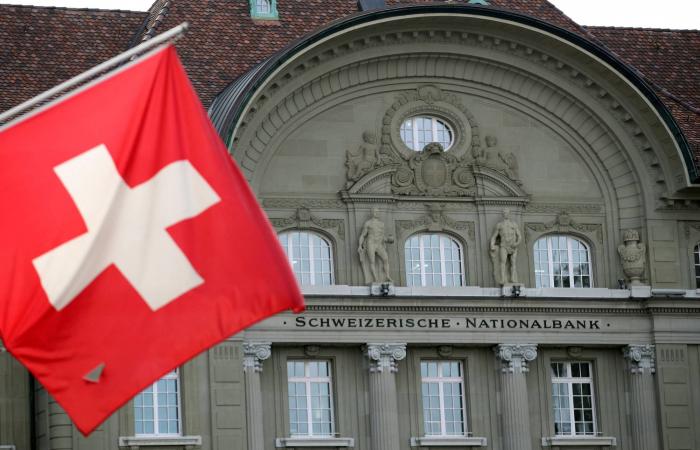 أهمُّ
      7
      بنوك
      بالعالم
      في
      «كماشة
      هرمز»...
      فهل
      تفرض
      صدمة
      الطاقة
      تشدداً
      نقدياً؟