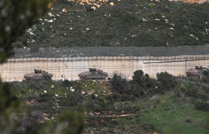 الإسرائيليون
      يؤيدون
      توسيع
      الحرب
      على
      لبنان
      ويخشون
      الغرق
      في
      وحله