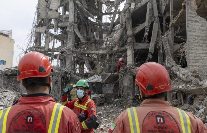 تصاعد أعمدة دخان كثيفة فوق طهران في ظل استهداف إسرائيل للبنية التحتية