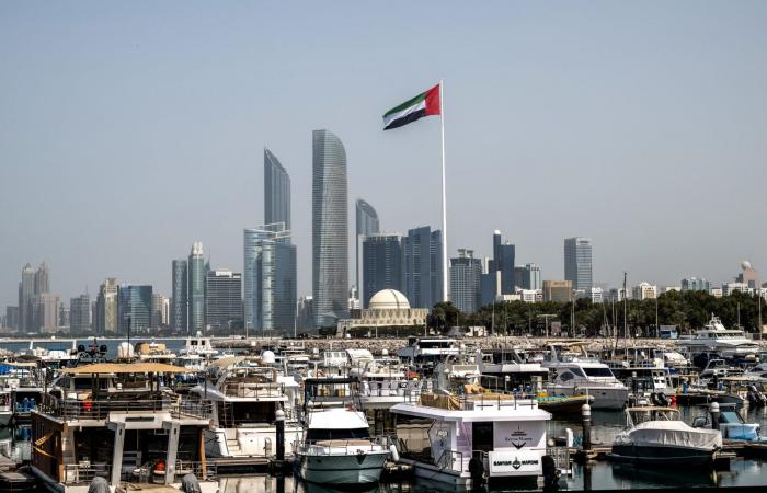 مكتب أبوظبي الإعلامي: التعامل مع حادث سقوط صاروخ على مركبة مدنية أسفر عن مقتل شخص فلسطيني