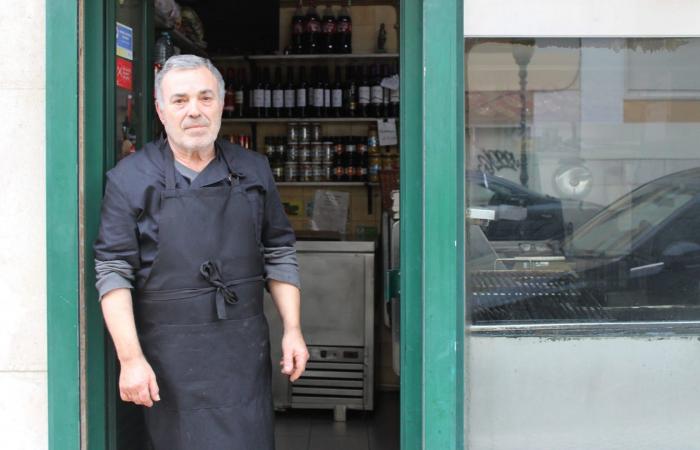 متجر متواضع في البرتغال يجذب موجة من السياح بسبب تتبيلة "سرية" للدجاج المشوي