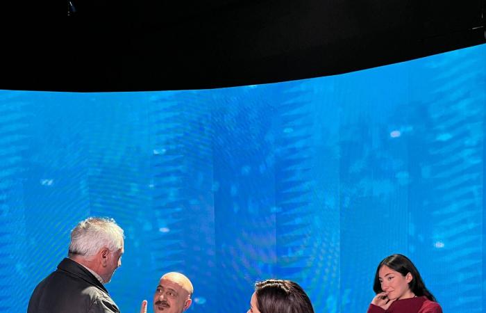 مبابي
      وإستر
      إكسبوزيتو... لقطات
      باريسية
      تُشعل
      شائعات
      الحبّ