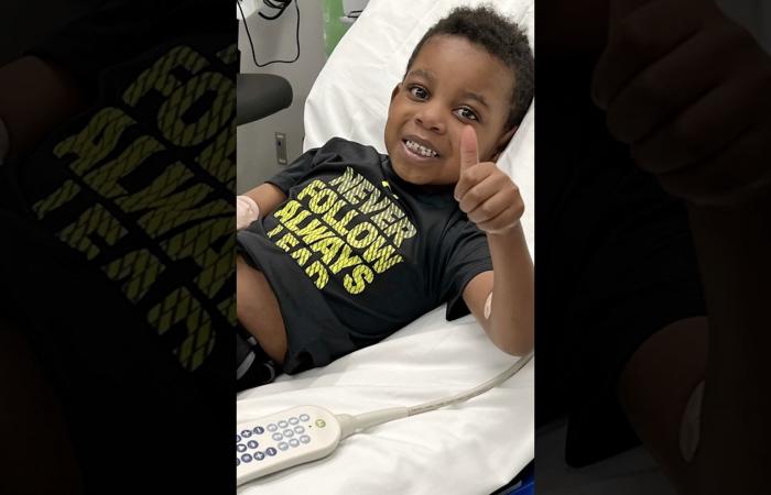 قصة مذهلة لطفل مريض بالقلب وصل وحيدًا إلى المستشفى.. فتبنّته طبيبته