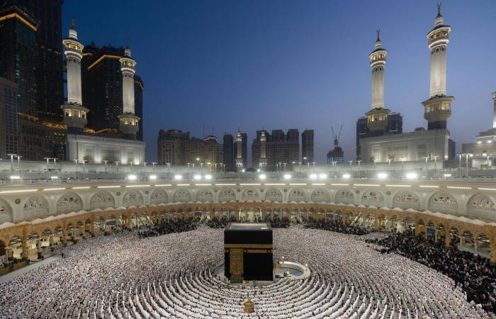 ملايين
      المصلين
      يشهدون
      ختم
      القرآن
      بـ«الحرمين
      الشريفين»