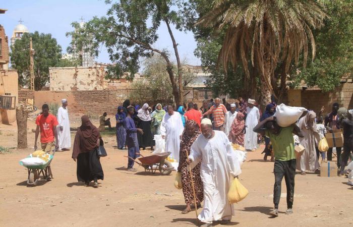 البرهان
      يؤكد
      أن
      لا
      ارتباط
      بين
      الجيش
      و«الإخوان»...
      ويتعهد
      بمواصلة
      القتال