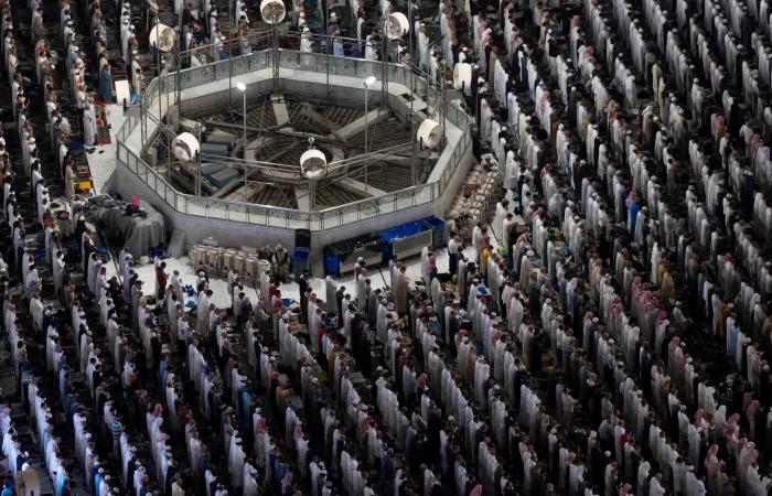 ملايين
      المصلين
      يشهدون
      ختم
      القرآن
      بـ«الحرمين
      الشريفين»