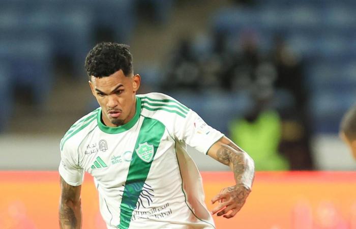 الأهلي
      والهلال...
      من
      يعايد
      جماهيره
      في
      نصف
      نهائي
      كأس
      الملك؟