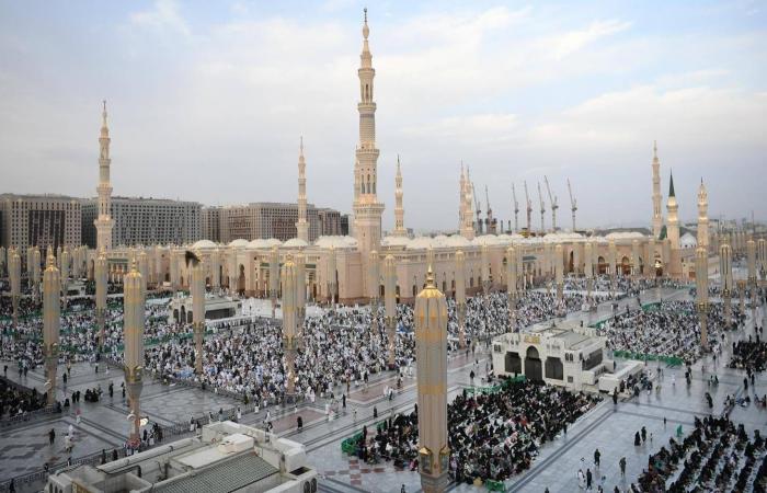 ملايين
      المصلين
      يشهدون
      ختم
      القرآن
      بـ«الحرمين
      الشريفين»