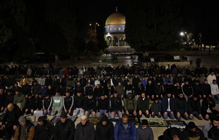 قوات الاحتلال الإسرائيلي تمنع المصلين من أداء صلاة التراويح في أحياء القدس المحتلة