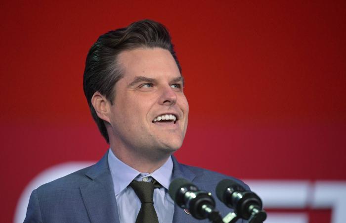 القضاء
      العسكري
      يفعّل
      قرار
      الحكومة
      بحظر
      نشاط
      «حزب
      الله»