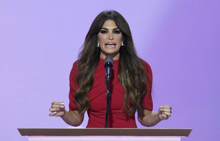 القضاء
      العسكري
      يفعّل
      قرار
      الحكومة
      بحظر
      نشاط
      «حزب
      الله»