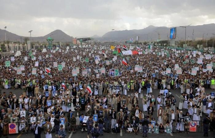 الحوثيون
      يكثفون
      التجنيد
      استعداداً
      لاحتمالات
      التصعيد
      الداخلي
      والإقليمي