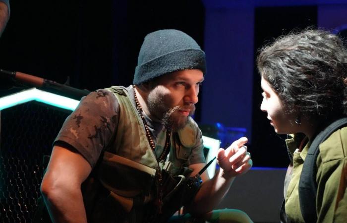 «كذبة
      بيضا»
      تكسر
      إيقاع
      الحرب
      بشريط
      ذكريات
      موجع