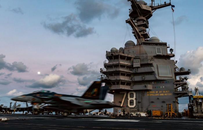 أكبر حاملة طائرات أمريكية تغادر مواقع العمليات المرتبطة بحرب إيران.. ومصدر يوضح السبب
