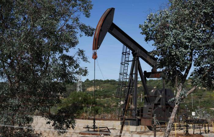 صدمة
      «هرمز»:
      90
      سفينة
      تعبر
      «الفلتر
      الإيراني»
      وسط
      حصار
      ملاحي