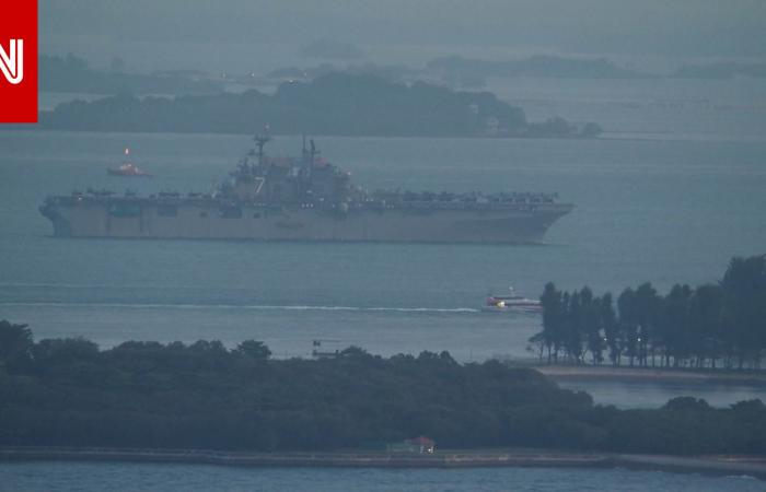 متابعة: شاهد.. سفينة حربية أمريكية يُعتقد أنها تقلّ جنود مشاة بحرية إلى الشرق الأوسط تمرّ عبر سنغافورة