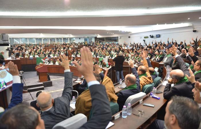 الجزائر
      تحتفل
      بذكرى
      اتفاقات
      الاستقلال
      بـ«نكهة»
      تجريم
      الاستعمار