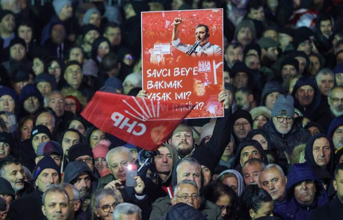 تركيا:
      المعارضة
      تتعهد
      هزيمة
      إردوغان
      في
      الانتخابات
      المقبلة