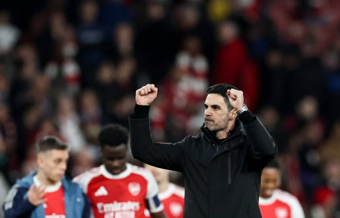 «فيفا»
      يُلزم
      البطولات
      النسائية
      بوجود
      مدربات