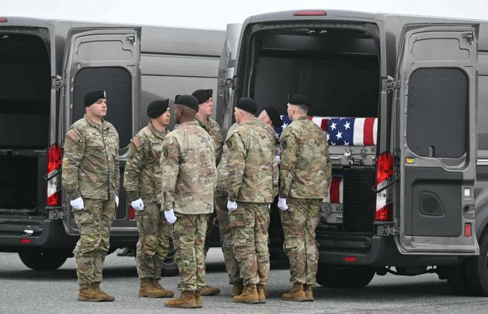 «واشنطن
      بوست»:
      رصد
      مسيرات
      فوق
      قاعدة
      أميركية
      يقيم
      بها
      وزيرا
      الخارجية
      والدفاع