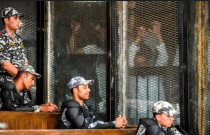 اتساع
      دائرة
      الحظر
      الدولي
      يُزيد
      الضغوط
      على
      «إخوان
      مصر»