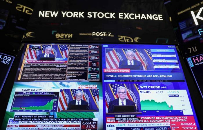 وسط
      صدمة
      النفط
      وغموض
      «خلافة
      باول»...
      آمال
      خفض
      الفائدة
      تُربك
      المستثمرين