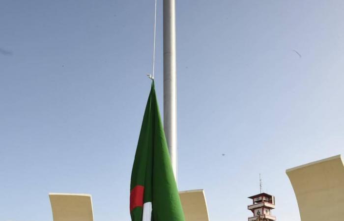 الجزائر
      تحتفل
      بذكرى
      اتفاقات
      الاستقلال
      بـ«نكهة»
      تجريم
      الاستعمار