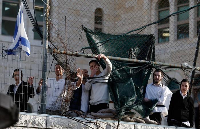 «تهديد
      داخلي
      في
      ظل
      الحرب»...
      زامير
      قلق
      من
      تداعيات
      عنف
      المستوطنين
      بالضفة