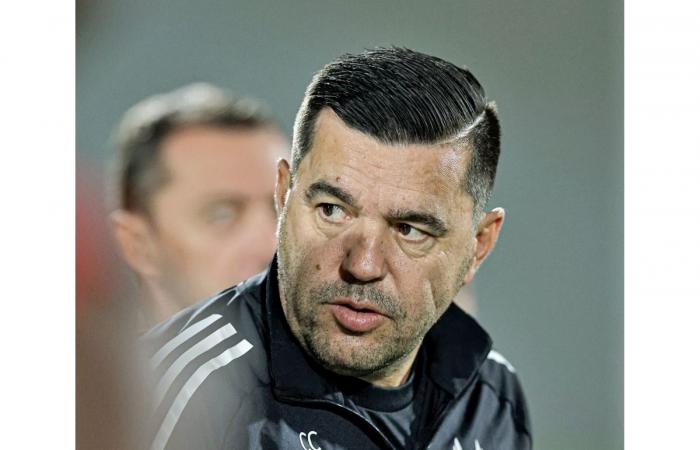 العربي يجدد عقد المدرب كوزمين كونترا