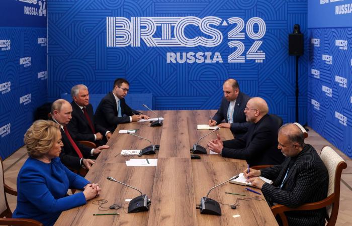 بريطانيا
      توافق
      على
      استخدام
      أميركا
      قواعدها
      لضرب
      مواقع
      إيرانية