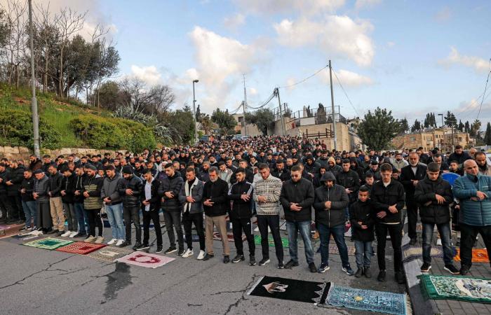 عيد
      فطر
      «حزين
      ومؤلم»
      لمسلمي
      القدس
      بعد
      منعهم
      من
      الصلاة
      في
      المسجد
      الأقصى