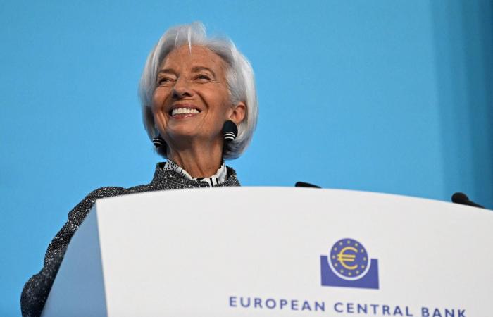 شبح
      التضخم
      يطارد
      أوروبا...
      ومصارف
      عالمية
      تتوقع
      أبريل
      موعداً
      لرفع
      الفائدة