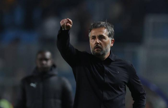 الأهلي
      يواجه
      الترجي...
      وبيراميدز
      يصطدم
      بالجيش
      الملكي...
      والهلال
      في
      ضيافة
      نهضة
      بركان