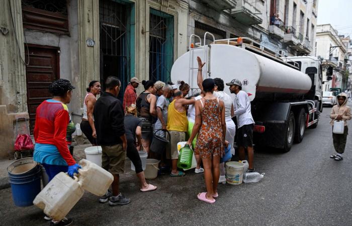 ترمب
      يشدد
      الخناق
      على
      كوبا
      ويمنع
      وصول
      ناقلتين
      روسيتين