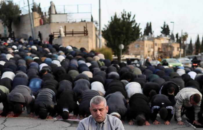 عيد
      فطر
      «حزين
      ومؤلم»
      لمسلمي
      القدس
      بعد
      منعهم
      من
      الصلاة
      في
      المسجد
      الأقصى