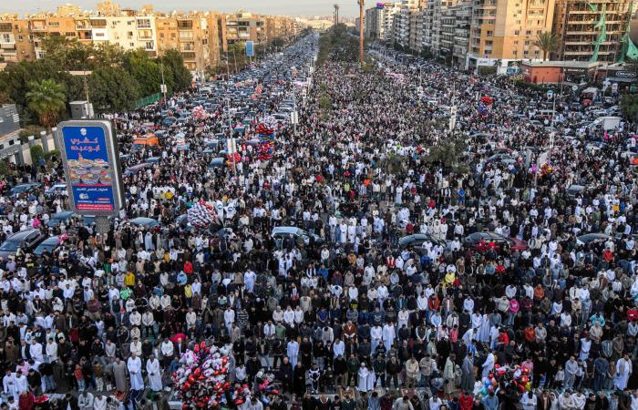 مصر: الأزهر يبدي رأيه في أداء صلاتي العيد والجمعة إن اجتمعتا في يوم واحد.. ماذا قال بن باز؟