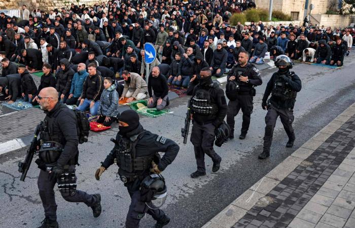 عيد
      فطر
      «حزين
      ومؤلم»
      لمسلمي
      القدس
      بعد
      منعهم
      من
      الصلاة
      في
      المسجد
      الأقصى