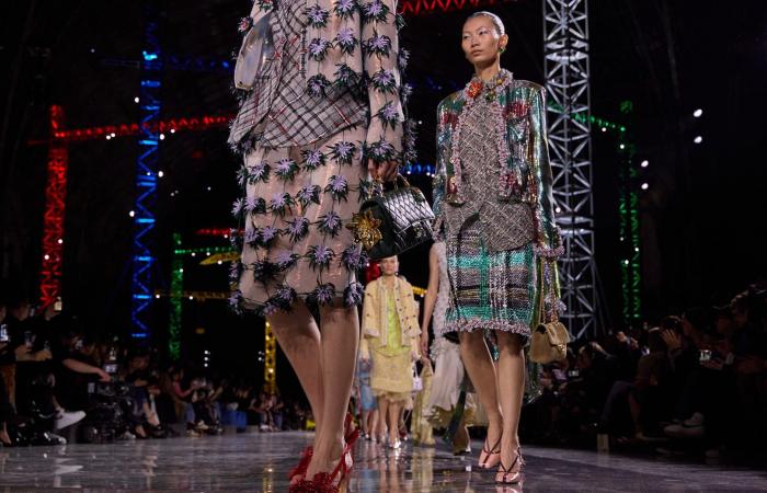 الرفاهية في زمن الأزمات.. كيف ترسم الموضة بسمة على الوجوه المتعبة؟