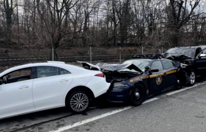 لحظة تعرض شرطي لحادث دهس أثناء توقيف مروري