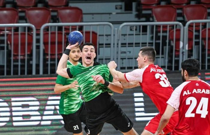 العربي يتمسك بصدارة دوري اليد