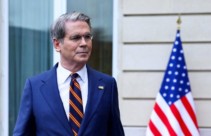 «مأزق
      هرمز»...
      هل
      صار
      نفط
      إيران
      «ضرورة
      اقتصادية»
      لواشنطن؟