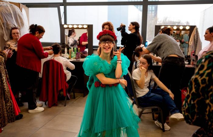 عارضات
      مُصابات
      بـ«متلازمة
      داون»
      يسرقن
      الأضواء
      في
      بوخارست